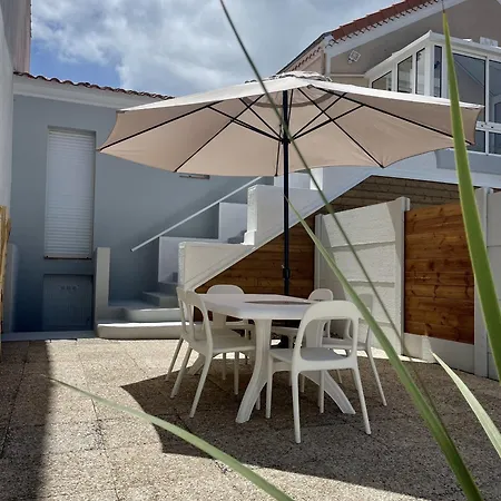 Le Chant Des Vagues Holiday home *
